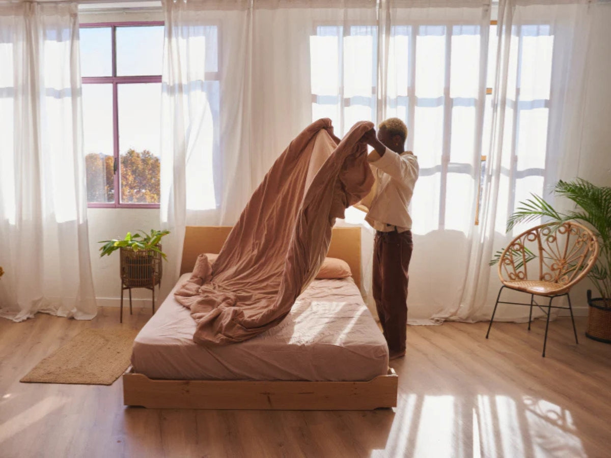 Bettwaren länger nutzen – der einfache Pflege-Guide für Decke & Kissen