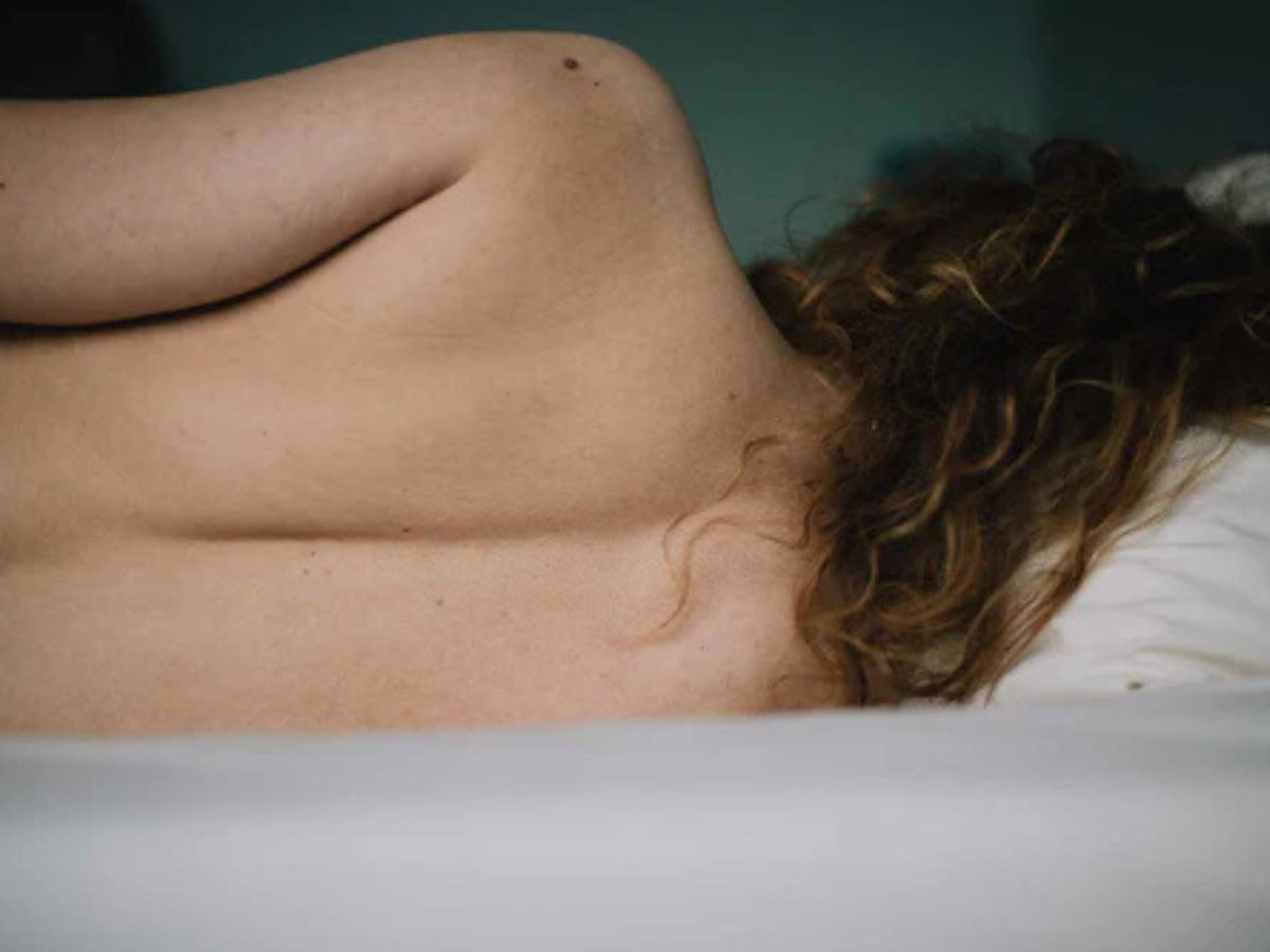 Nackt schlafen: 7 Vorteile und Tipps für gesunden Nacktschlaf